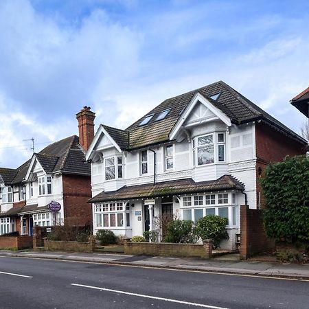 Guildford Town Centre With Parking Apartment Exterior photo